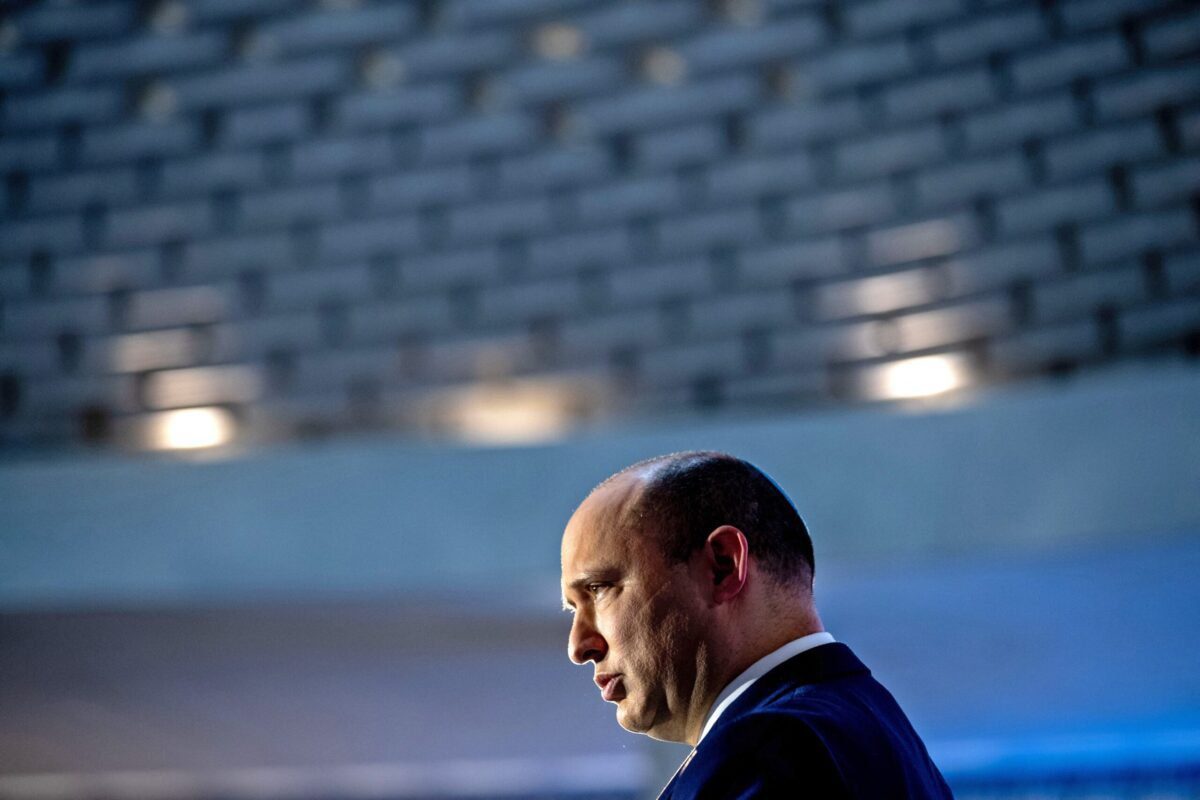 Primeiro-Ministro de Israel Naftali Bennett durante memorial aos mortos da Guerra de Yom Kippur, em 1973, em Jerusalém ocupada, 19 de setembro de 2021 [Ohad Zwigenberg/AFP via Getty Images]