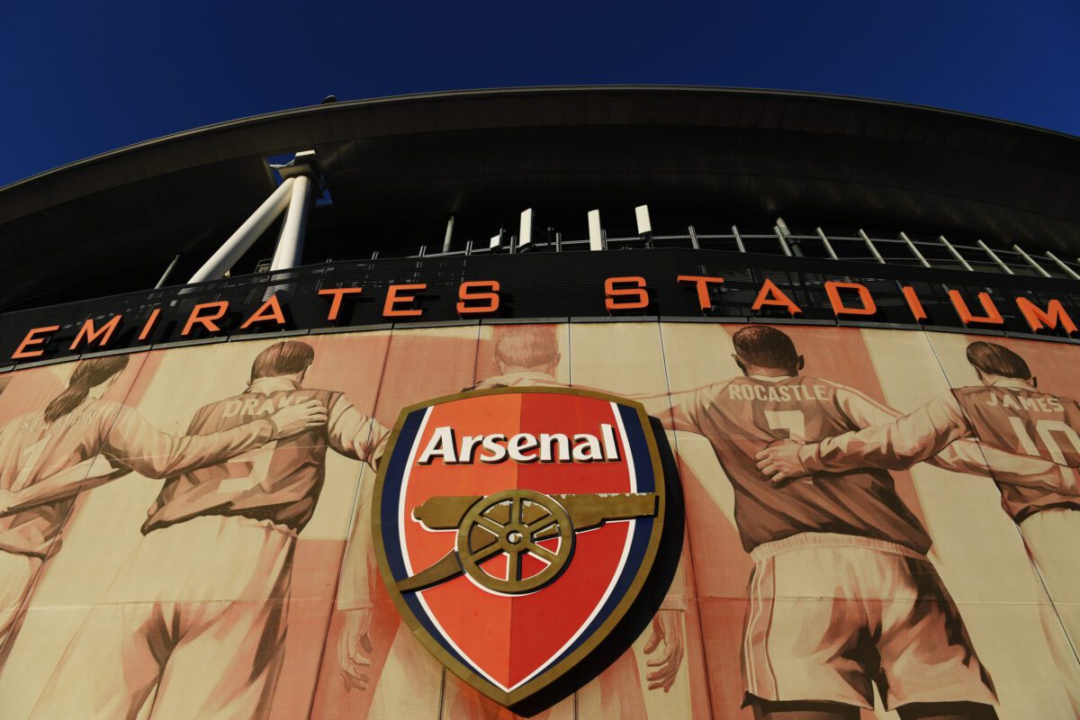Vista geral do lado de fora do Estádio Emirates do Arsenal, clube da Premier League inglesa, em 01 de outubro de 2021, em Londres, Inglaterra [Alex Burstow/Getty Images]