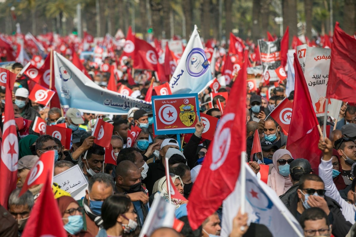 Apoiadores do Movimento Ennahda em Túnis, Tunísia, em 27 de fevereiro de 2021 [Yassine Gaidi/Agência Anadolu]

