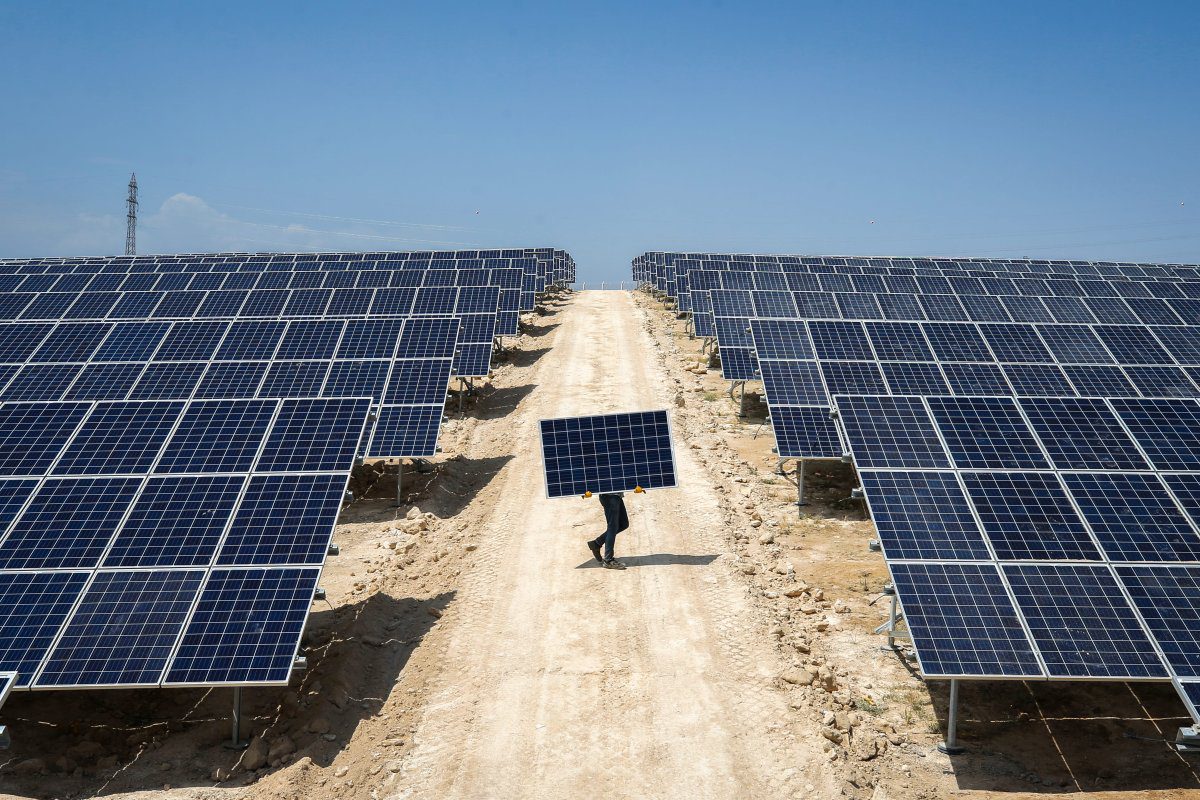 Painéis de energia solar, 17 de julho de 2018 [Özkan Bilgin/Agência Anadolu]
