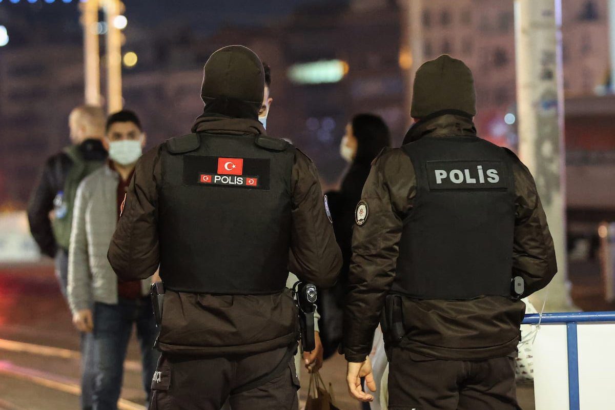 Polícia turca em Istambul, Turquia, em 28 de dezembro de 2020 [Esra Bilgin/Agência Anadolu]
