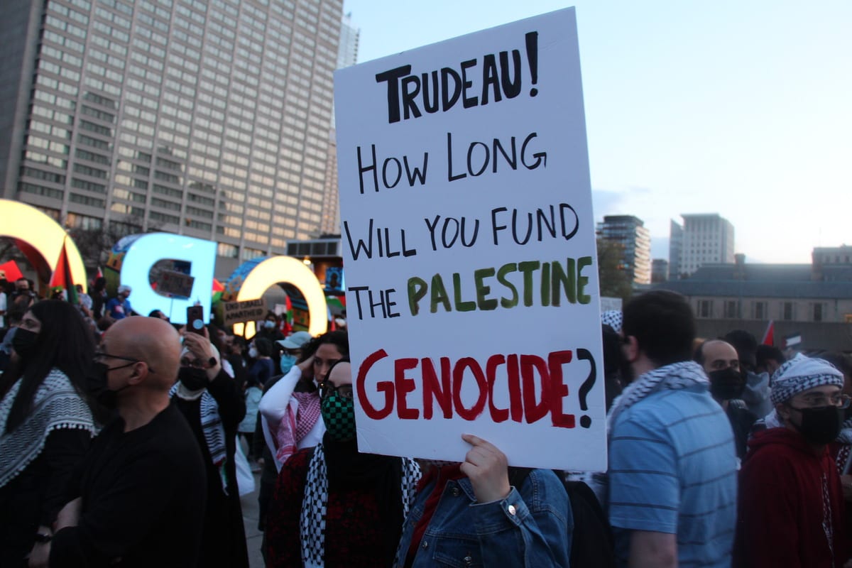 Pessoas se reúnem para fazer uma manifestação em apoio aos palestinos em 15 de maio de 2021 [Seyit Aydoğan/ Agência Anadolu]
