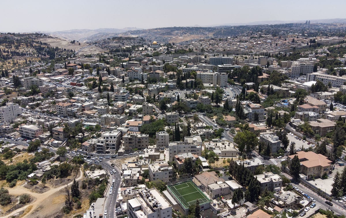 Bairro Sheikh Jarrah, onde Israel decidiu despejar as famílias palestinas, em Jerusalém, em 23 de junho de 2021. [Mostafa Alkharouf/Agência Anadolu].