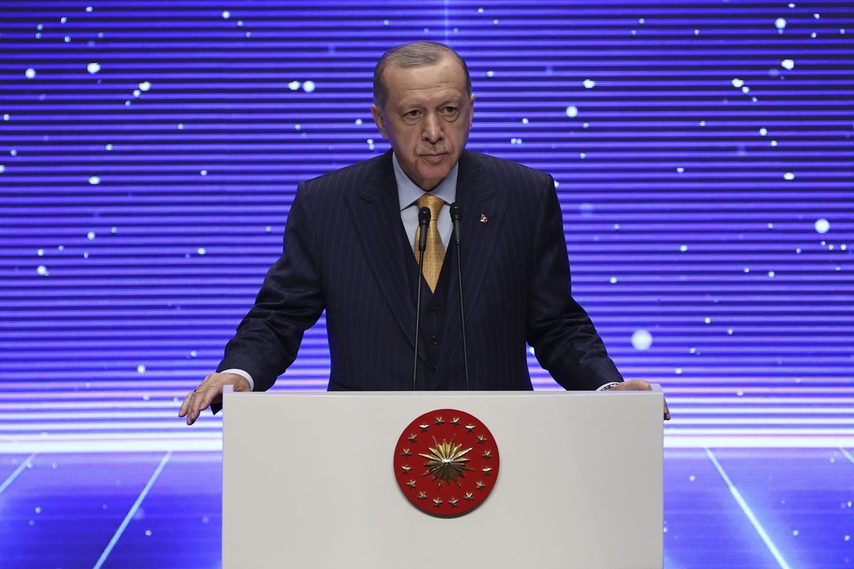 Presidente da Turquia Recep Tayyip Erdogan durante cerimônia de inauguração de obras da Autoridade Regulatória do Mercado Energético (EMRA), em Ancara, 9 de novembro de 2021 [Doğukan Keskinkılıç/Agência Anadolu]
