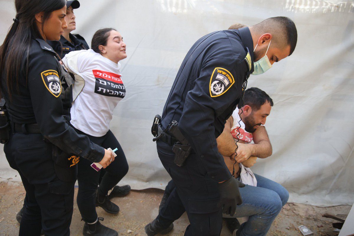 Polícia israelense deslocou à força famílias Mizrahi em Givat Amal , 15 de novembro de 2021 [jvplive/Twitter]
