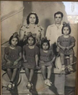 Amin Hamideh e sua família na época em que se mudou de Cuba para a Palestina [Acervo familiar]