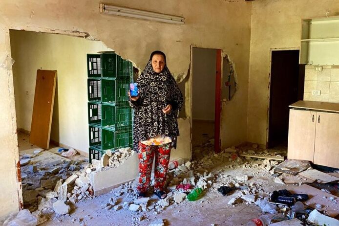 Autoridades de ocupação israelenses danificaram o interior de uma casa palestina no leste Bairro de Jerusalém de Wadi Al-Joz e ordenou a seus proprietários que o demolisse em 10 de novembro de 2021 [maannews.net]
