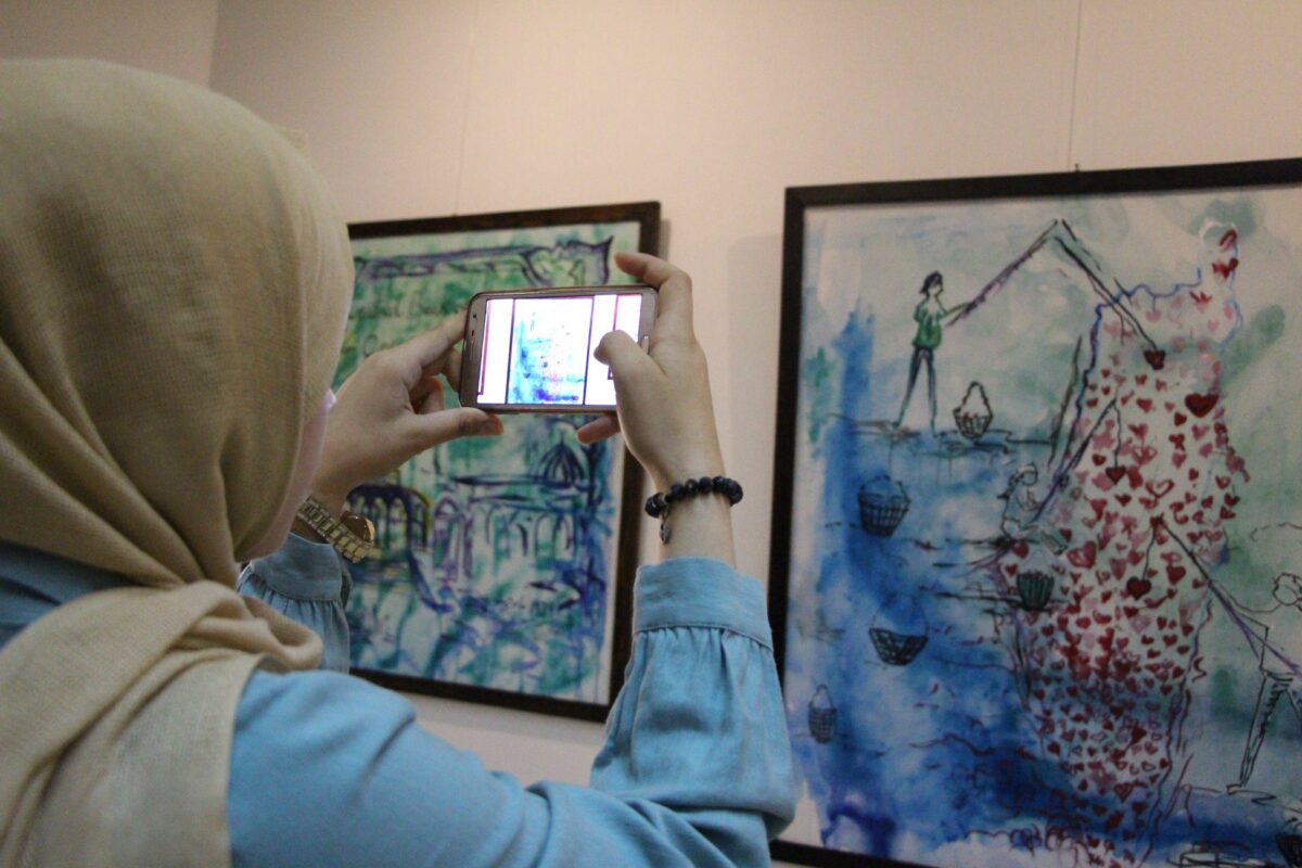 Exposição individual de Rufaida Sehwail, intitulada “Para Sempre”, em Gaza, julho de 2019 [Facebook/Rufaida Sehwail]
