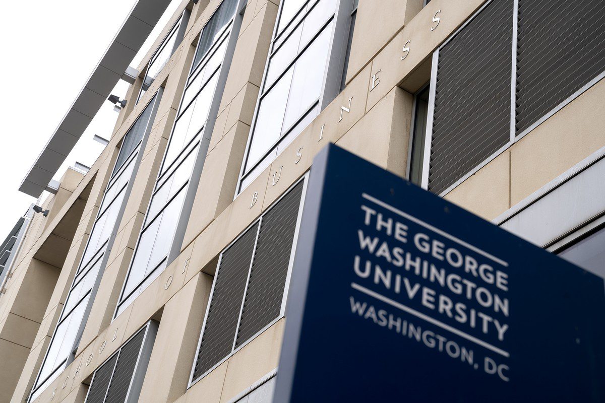 Universidade George Washington em Washington, D.C, EUA, em 9 de setembro de 2021 [Stefani Reynolds/Bloomberg/Getty Images]
