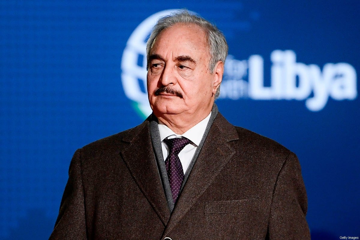 Khalifa Haftar, autoproclamado comandante do Exército Nacional da Líbia (ENL), em 12 de novembro de 2018 [FILIPPO MONTEFORTE/AFP via Getty Images]
