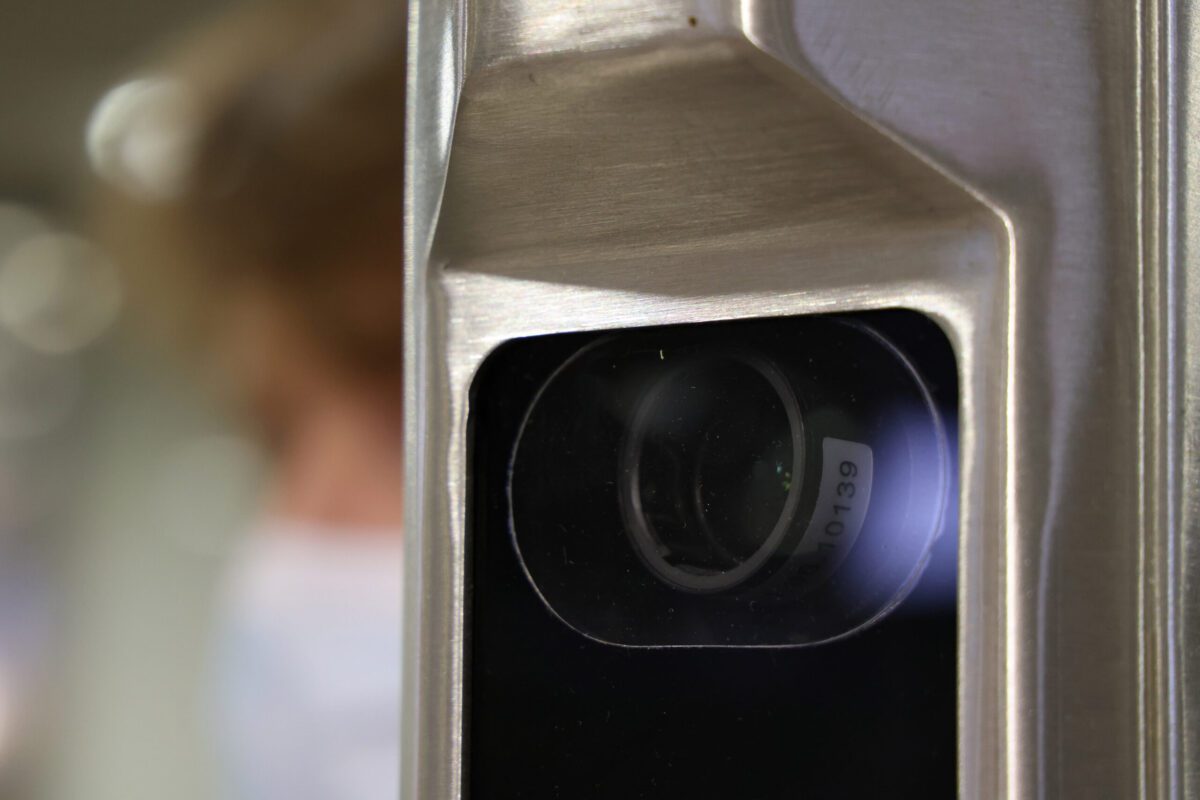 Tecnologia de reconhecimento facial na estação de metrô Mezhdunarodnaya, em Moscou, Rússia, 27 de agosto de 2021 [Andrey Rudakov/Bloomberg via Getty Images]
