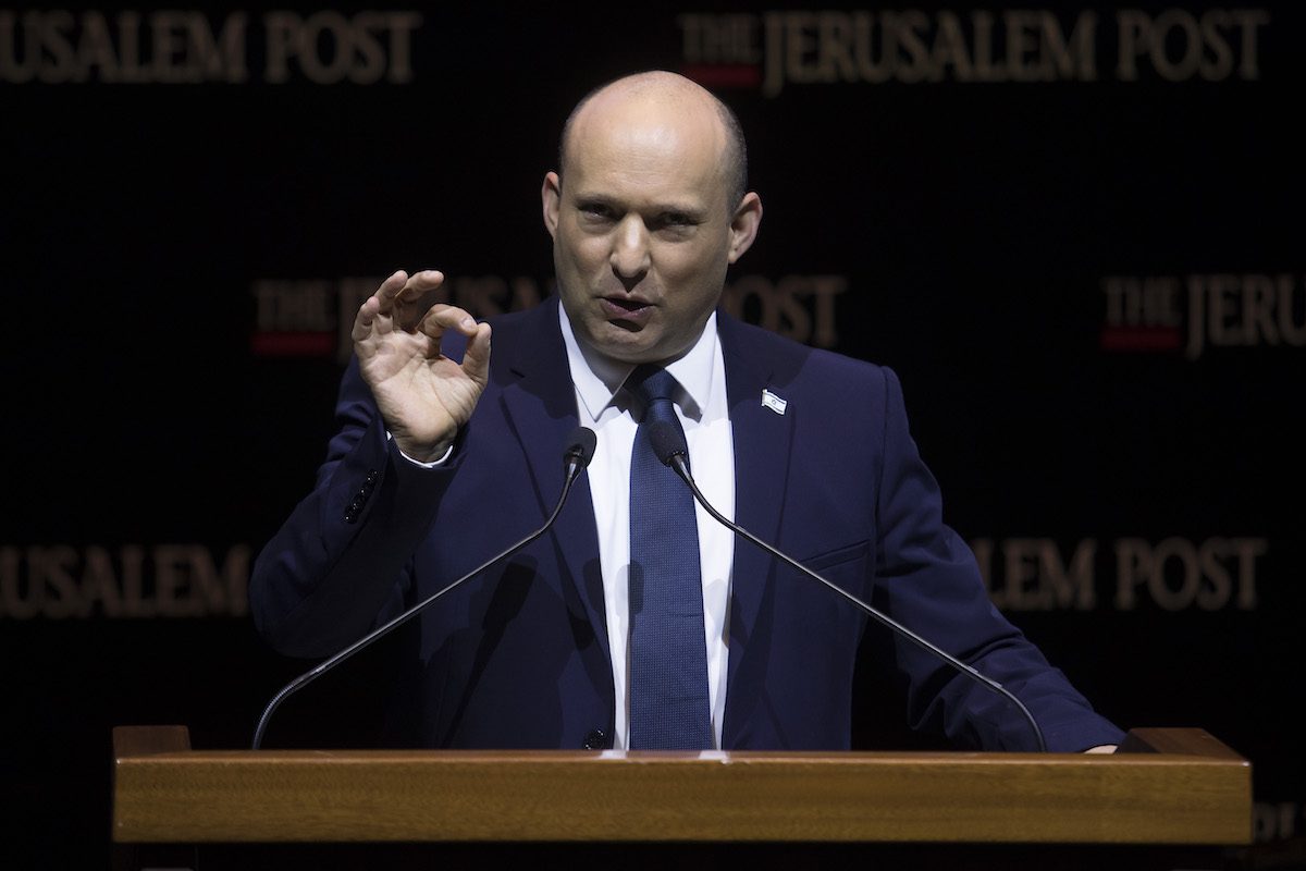 Primeiro-Ministro de Israel Naftali Bennett discursa em Jerusalém ocupada, 12 de outubro de 2021 [Amir Levy/Getty Images]