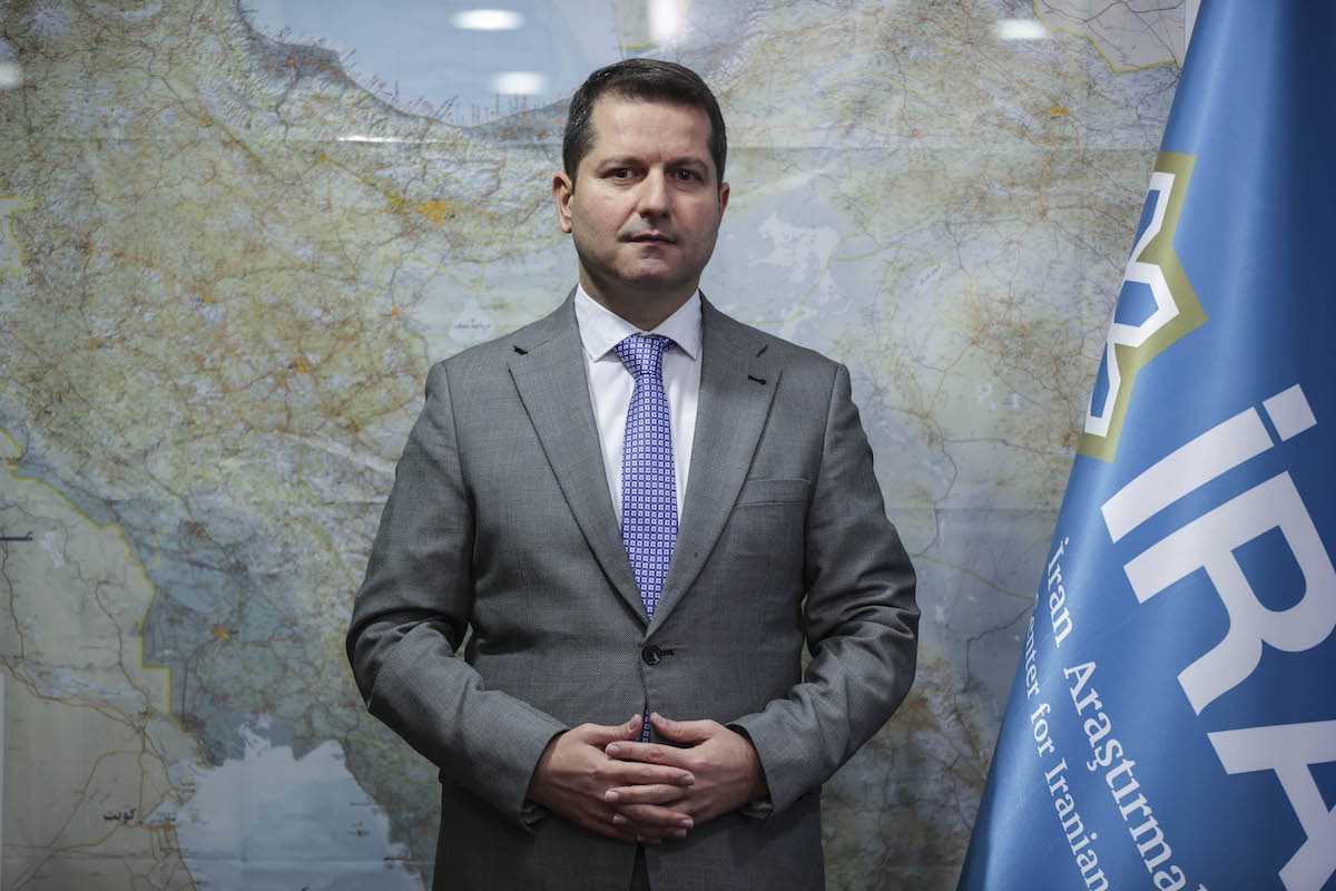 Hakki Uygur, chefe do Centro de Estudos Iranianos (IRAM), durante entrevista exclusiva em Ancara, capital da Turquia, 9 de dezembro de 2021 [Metin Aktas/Agência Anadolu]