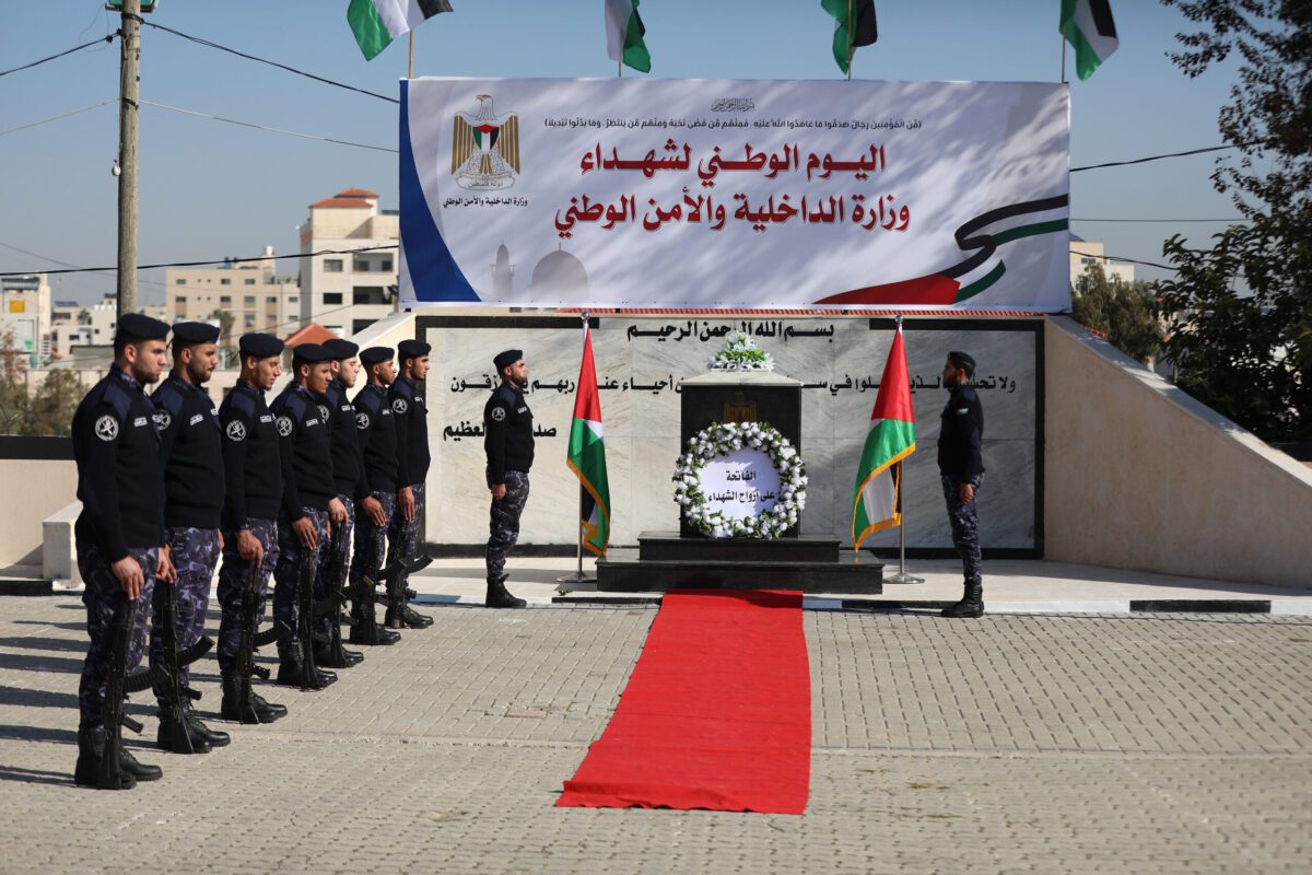 Vítimas da Operação Chumbo Fundido, também conhecida no mundo muçulmano como Massacre de Gaza, comemorada com uma cerimônia em seu 13º aniversário em frente ao prédio do Ministério do Interior e Segurança Nacional na Cidade de Gaza, Gaza em 27 de dezembro de 2021 [Mustafa Hassona/Agência Anadolu]
