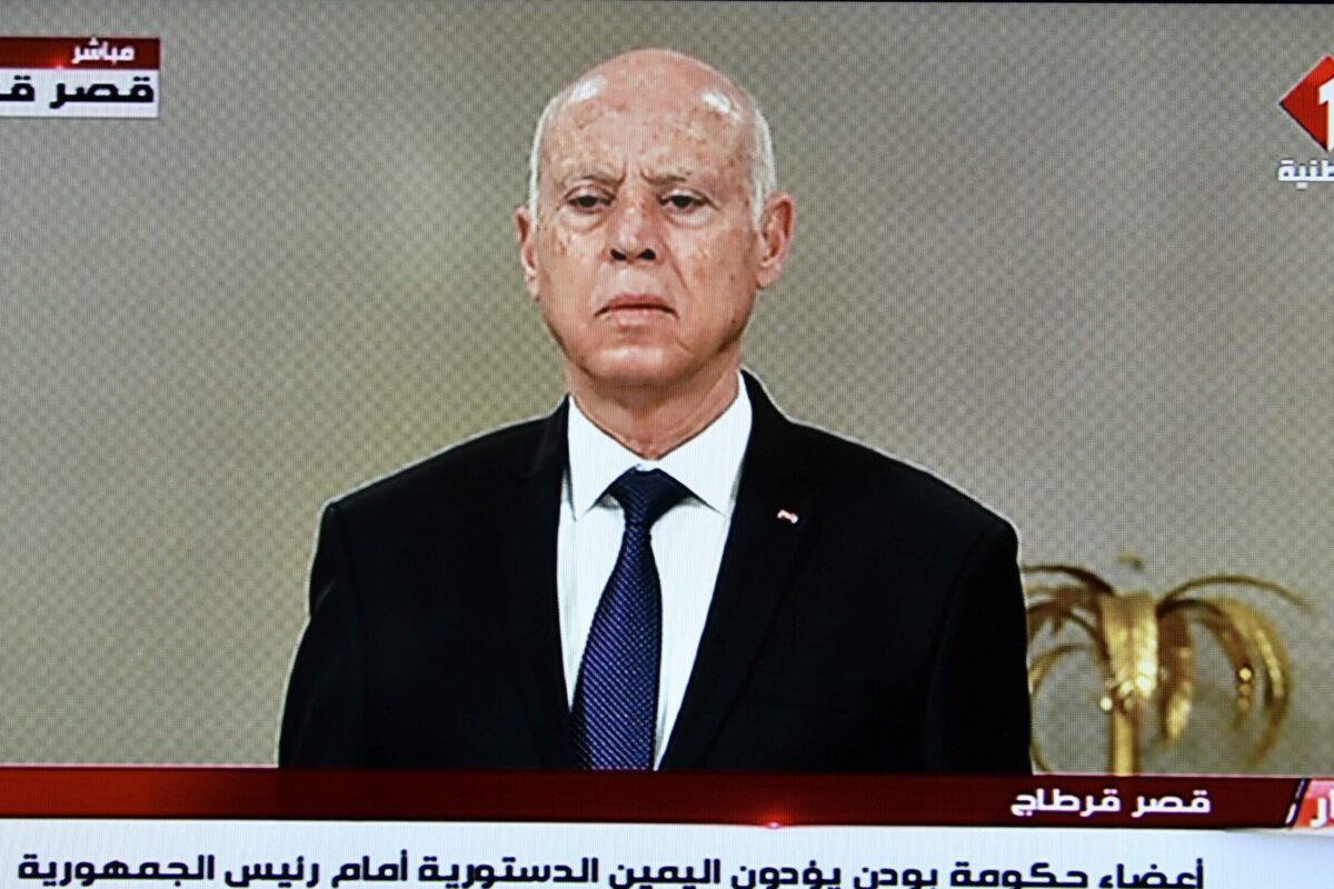 Presidente da Tunísia Kais Saied anuncia novo governo no Palácio de Cartago, nos arredores de Túnis, 11 de outubro de 2021 [AFP via Getty Images]
