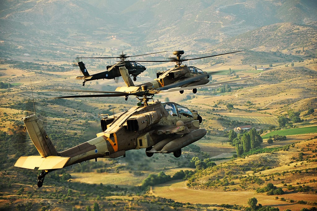 Helicópteros Apache das Forças Aéreas de Israel [Wikipedia]
