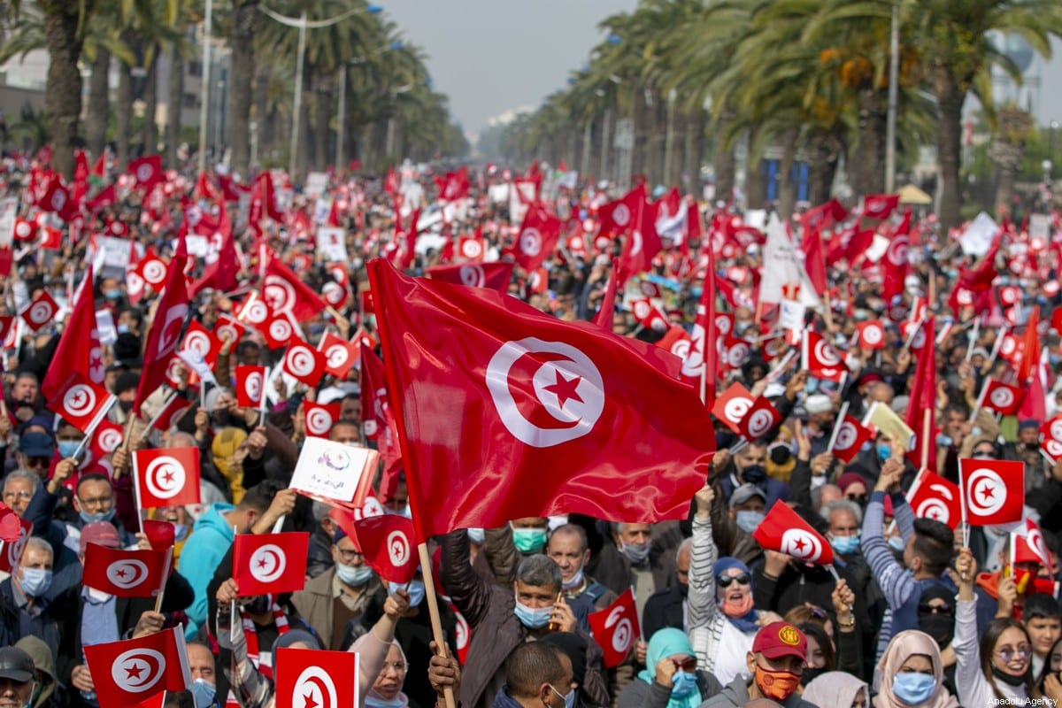 Apoiadores do Movimento Ennahda em Túnis, Tunísia, em 27 de fevereiro de 2021 [Yassine Gaidi/Agência Anadolu]