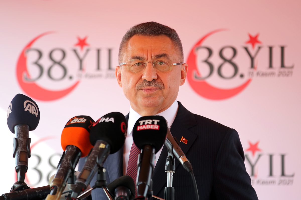 Vice-presidente turco, Fuat Oktay, em Nicósia, República Turca de Chipre do Norte, em 15 de outubro de 2021 [Arda Küçükkaya/Agência Anadolu]