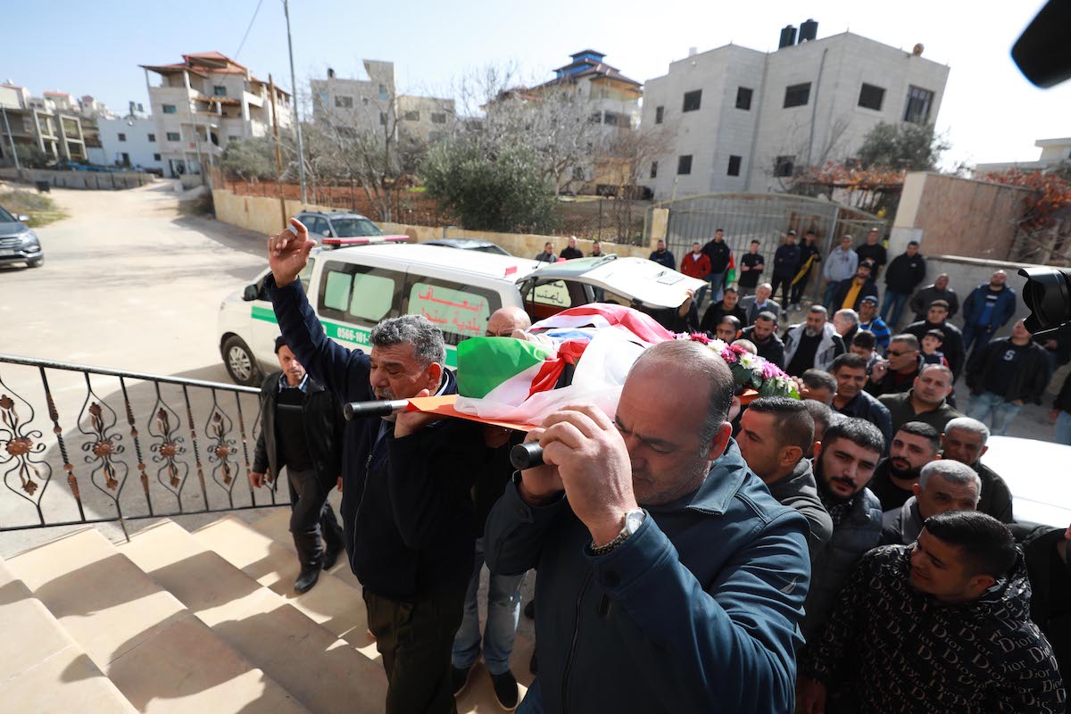 Velório de Omar Asad, palestino de 80 anos, na aldeia de Jiljilya, na região de Ramallah, Cisjordânia ocupada, 13 de janeiro de 2022 [Issam Rimawi/Agência Anadolu]
