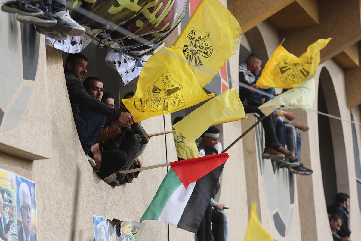 Palestinos reúnem-se para celebrar o 55° aniversário do movimento Fatah, na Cidade de Gaza, 1° de janeiro de 2020 [Mohammed Asad/Monitor do Oriente Médio]
