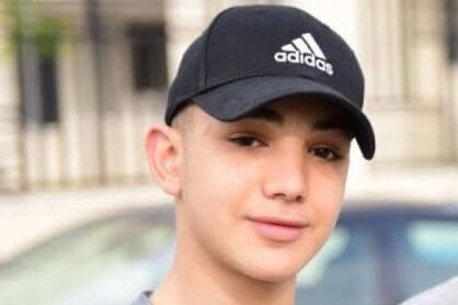 As autoridades israelenses estenderam a ordem de detenção administrativa de Amal Nakhleh até 18 de maio de 2022. Ele foi detido sem acusação formal em 21 de janeiro de 2021. Amal sofre de uma doença autoimune crônica e completou 18 anos no domingo. Nenhuma acusação foi feita contra ele [@DCIPalestine/Twitter]
