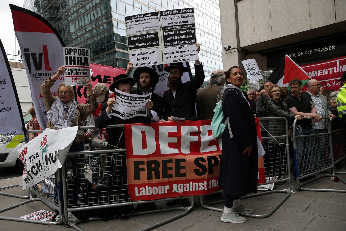 Protesto contra a definição de antissemitismo da Aliança Internacional de Memória do Holocausto (IHRA) em Londres, 4 de setembro de 2018 [DANIEL LEAL/AFP/Getty Images]
