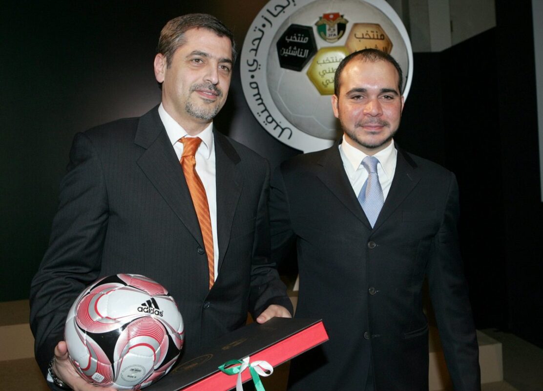 Samer Kamal, da Associação Árabe Canadense de Esportes, com o príncipe Ali bin Al-Hussein, da Jordância [Arquivo pessoal]
