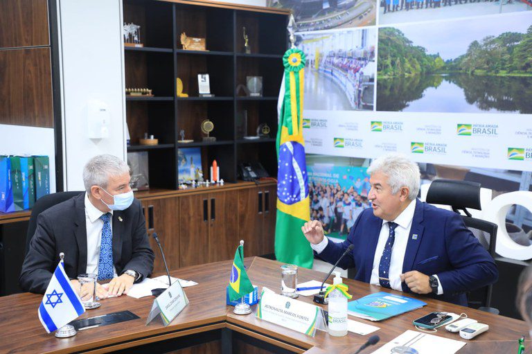  O ministro da Ciência, Tecnologia e Inovações (MCTI), Marcos Pontes, em reunião com o embaixador de Israel no Brasil, Daniel Zonshine, em Brasília, em 8 de fevereiro [Wesley Sousa - Ascom/MCTI]
