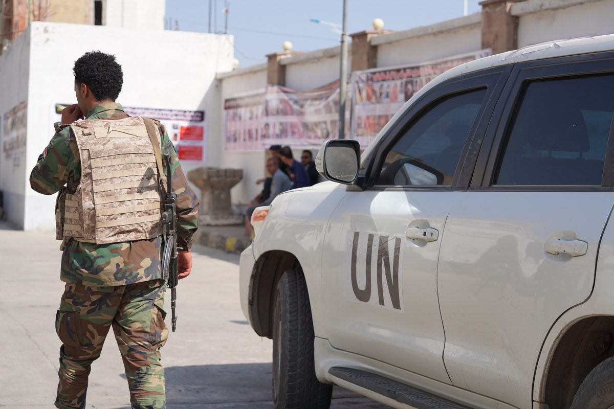 Missão das Nações Unidas ao lado de oficiais locais em Taiz, Iêmen, 8 de novembro de 2021 [Abdulnasser Alseddik/Agência Anadolu]