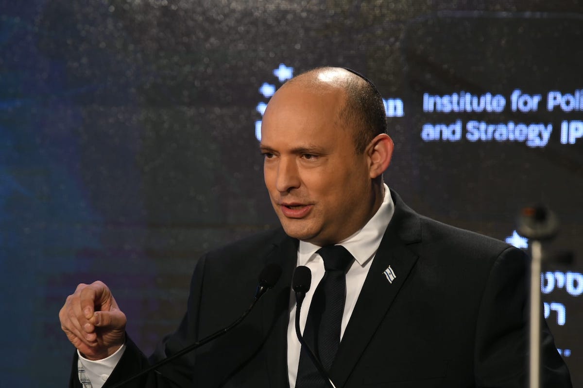 Primeiro-Ministro de Israel Naftali Bennett durante painel organizado pela Universidade Reichman, em 23 de novembro de 2021 [Governo de Israel/Agência Anadolu]

