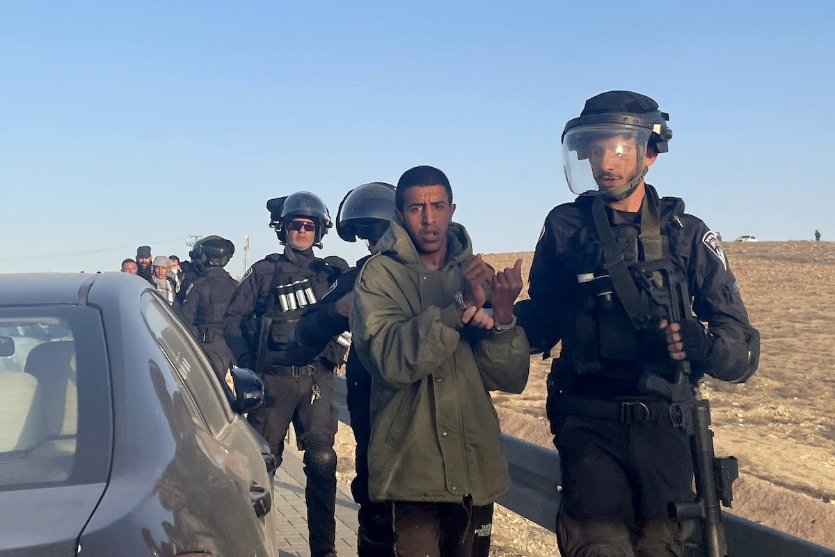 A polícia israelense interveio nos manifestantes ao redor da vila de Save, com gás lacrimogêneo e água sob pressão em 13 de janeiro de 2022 [Mücahit Aydemir/Agência Anadolu] /Agência Anadolu]
