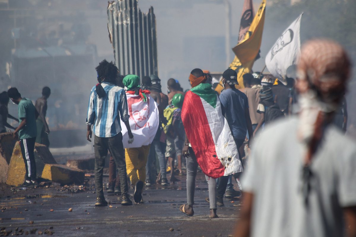 Protesto pede a dissolução do atual Conselho Soberano e transferência do poder a autoridades civis, em Cartum, capital do Sudão, 7 de fevereiro de 2022 [Mahmoud Hjaj/Agência Anadolu]
