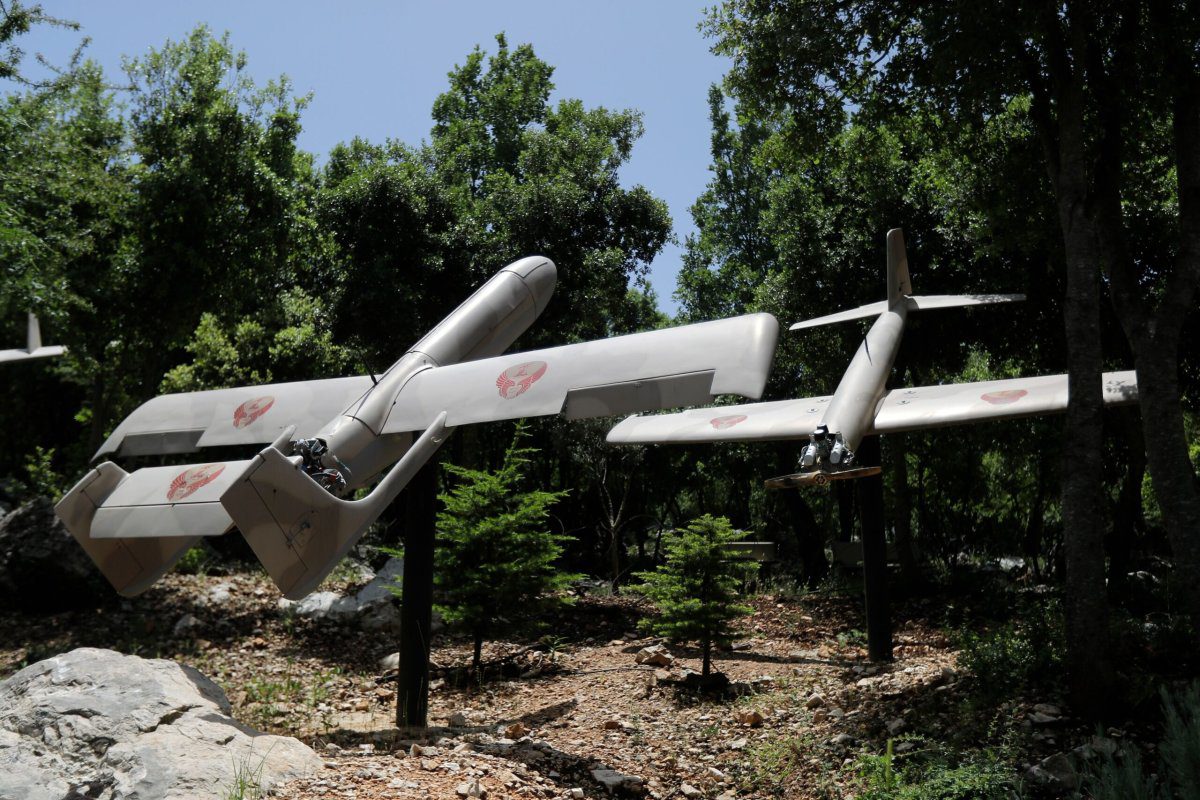 Drones militares no memorial do Hezvollah em Mleeta, construído para celebrar a retirada de Israel do Líbano, perto da aldeia de Jarjouaa, em 22 de maio de 2020 [JOSEPH EID/AFP via Getty Images]
