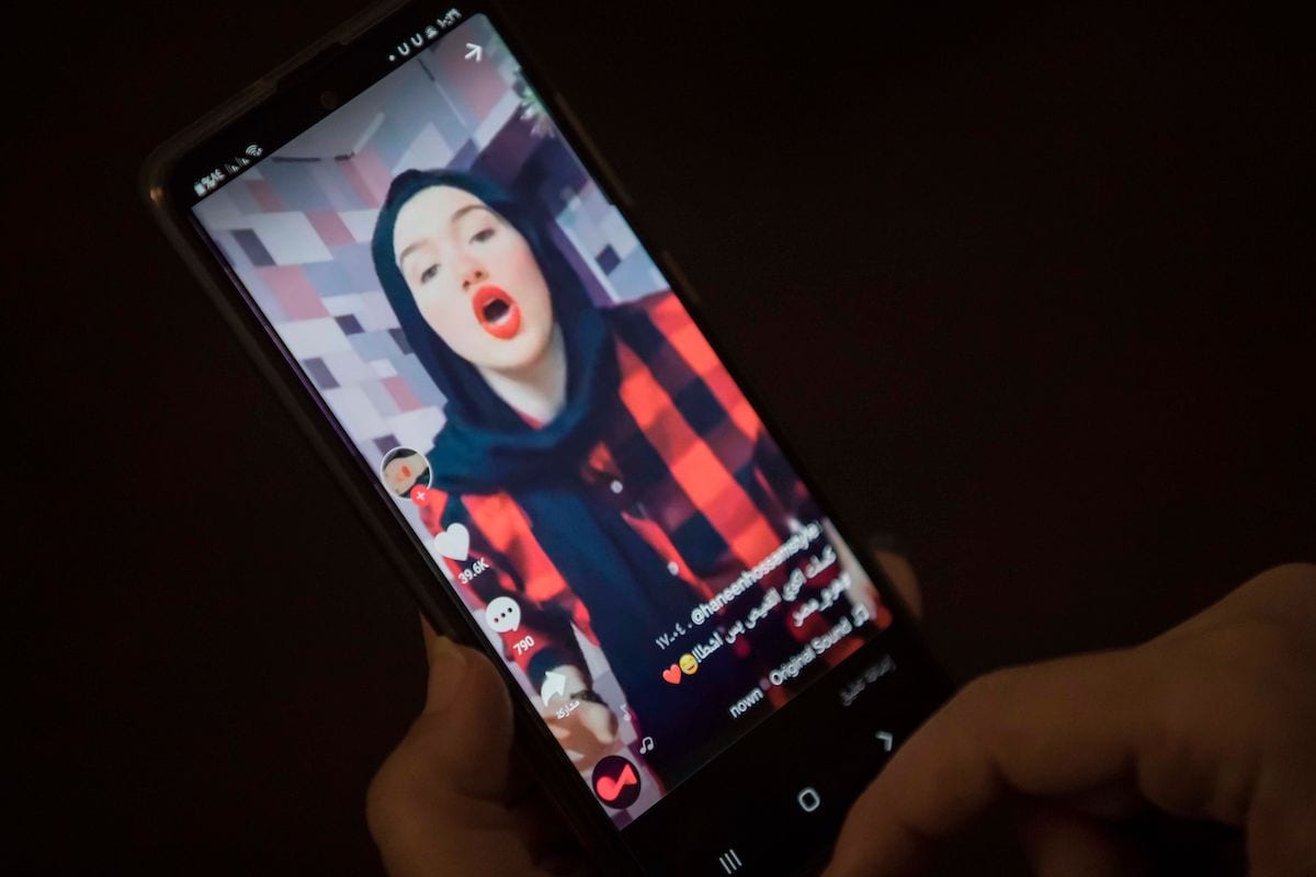 Vídeo da influencer egípcia Haneen Hossam, condenada a dois anos de prisão por violar a “moral pública”, no aplicativo TikTok, em 28 de julho de 2020 [KHALED DESOUKI/AFP via Getty Images]