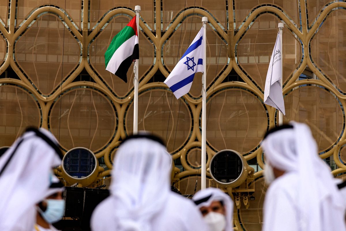Bandeiras de Israel e dos Emirados Árabes Unidos na Feira Mundial de Dubai, 31 de janeiro de 2022 [KARIM SAHIB/AFP via Getty Images]
