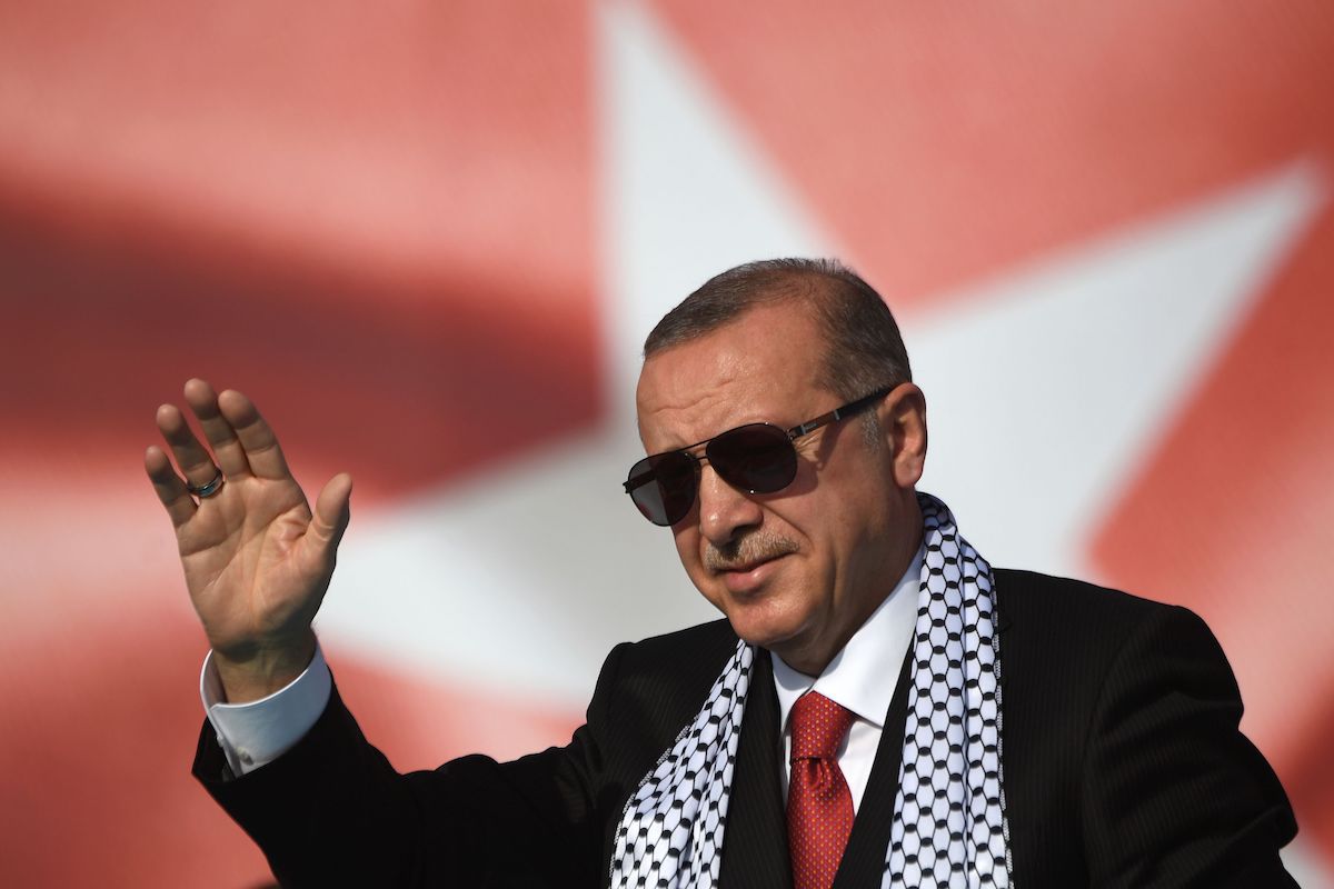 Presidente da Turquia Recep Tayyip Erdogan durante comício em solidariedade aos palestinos mortos na fronteira entre a Faixa de Gaza e o Estado de Israel, na cidade de Istambul, Turquia, 18 de maio de 2018 [OZAN KOSE/AFP via Getty Images]
