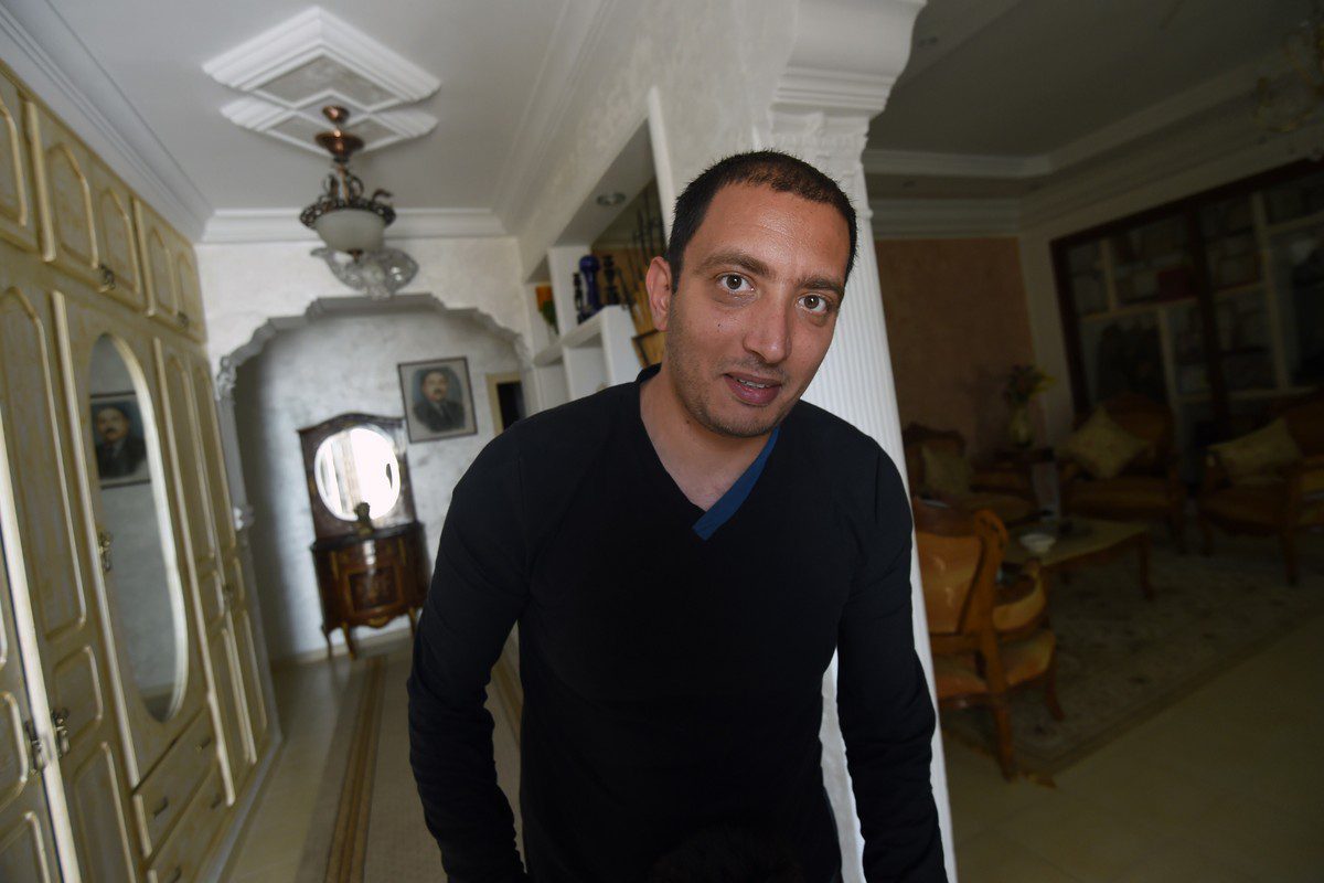 O blogueiro tunisiana Yassine Ayari, em 17 de abril de 2015, em Túnis [Fethi Belaid/AFP/Getty Images]
