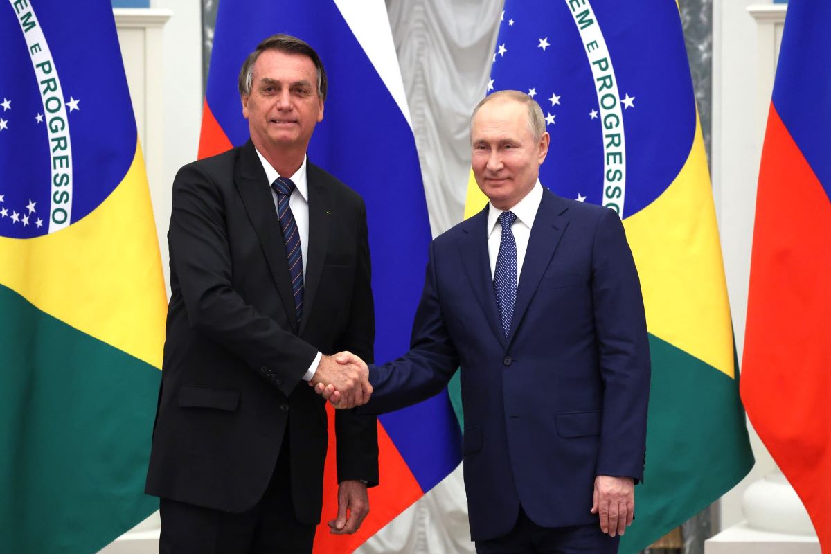 Presidente do Brasil, Jair Bolsonaro, e presidente da Rússia, Vladimir Putin, durante coletiva de imprensa conjunta no Kremlin, em Moscou, Rússia, em 16 de fevereiro de 2022 [Vyacheslav Prokofyev, TASS/Kremlin]