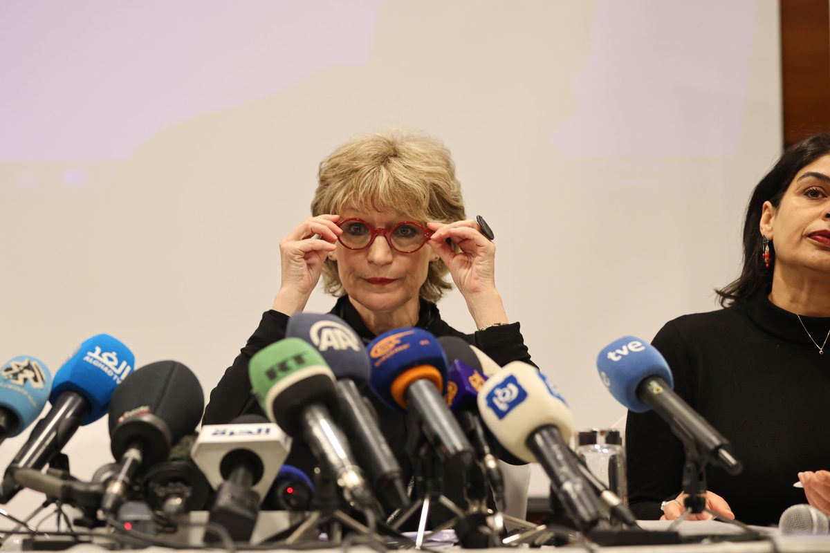 A secretária-geral da Anistia Internacional, Agnes Callamard, dá uma entrevista coletiva em Jerusalém Oriental, em 1º de fevereiro de 2022 [Mostafa Alkharouf/Agência Anadolu]
