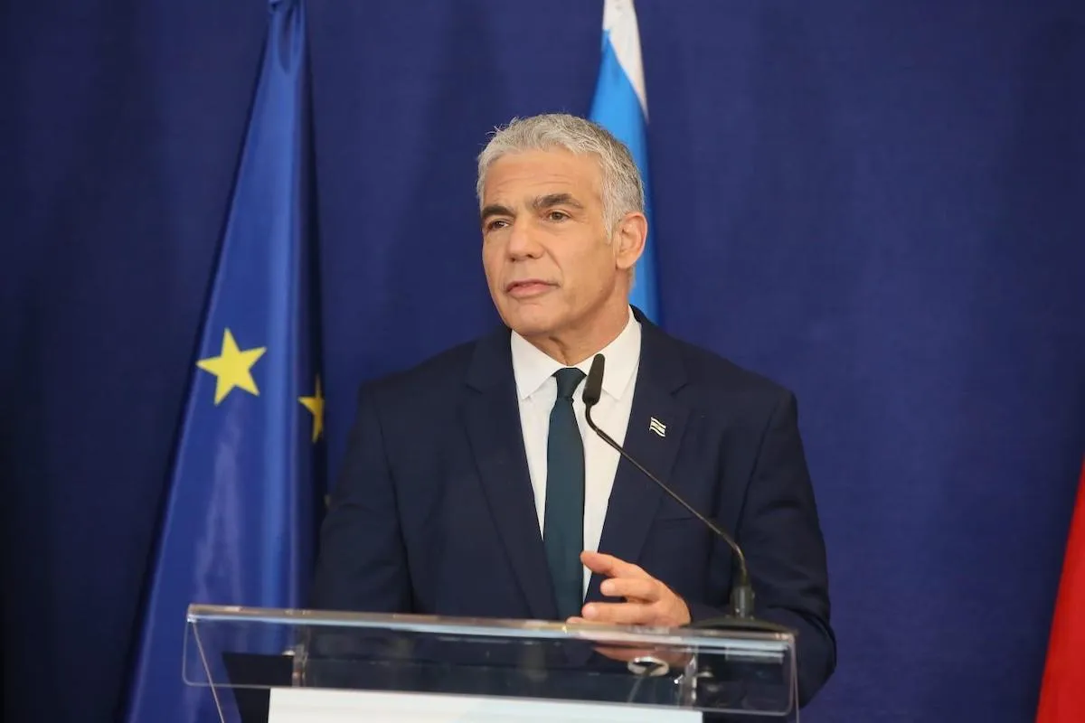 Ministro das Relações Exteriores de Israel, Yair Lapid, em Jerusalém em 10 de fevereiro de 2022 [Ministério das Relações Exteriores de Israel/Agência Anadolu]

