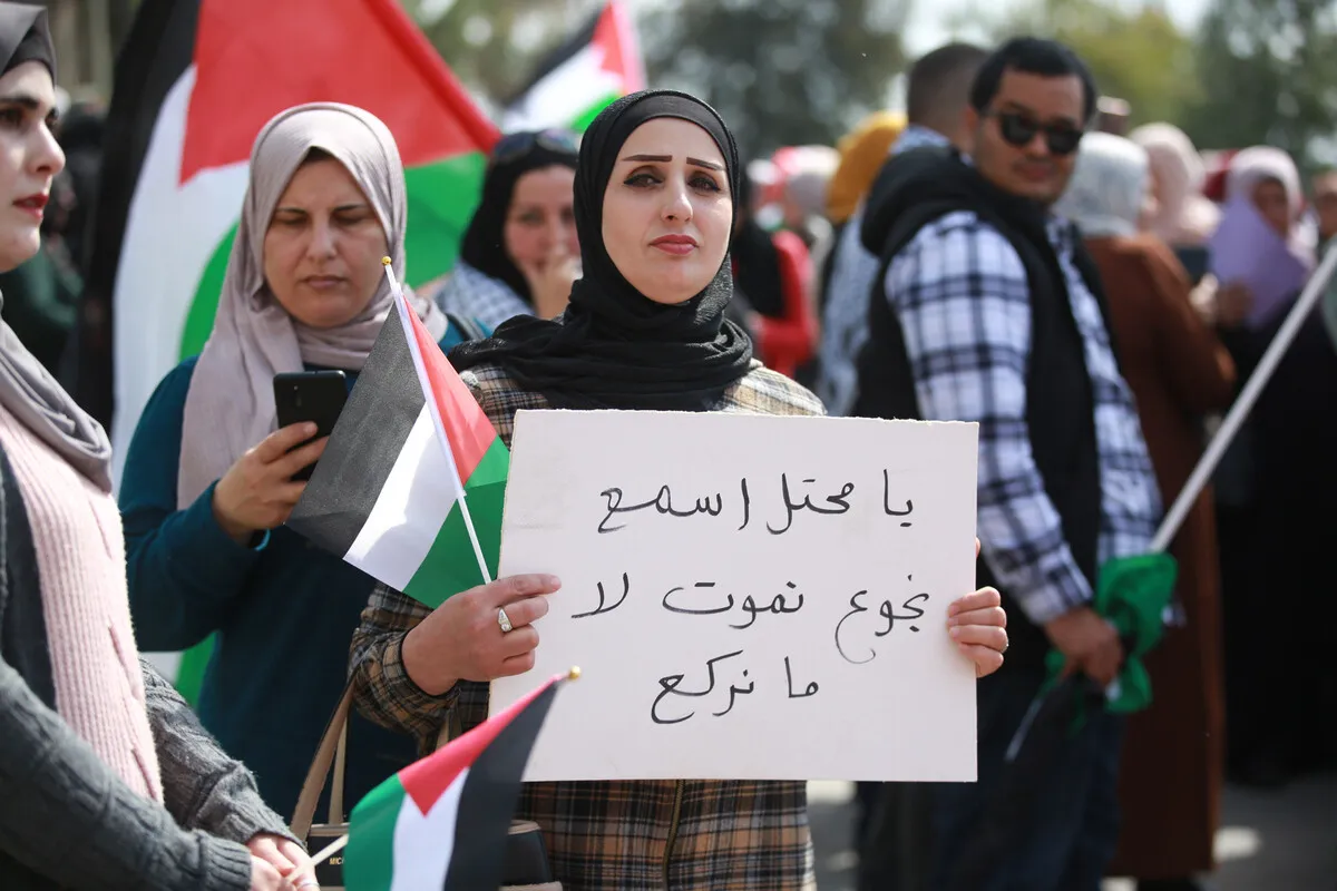 Protesto contra assentamentos ilegais na Cisjordânia ocupada, 7 de março de 2022 [Issam Rimawi/Agência Anadolu]
