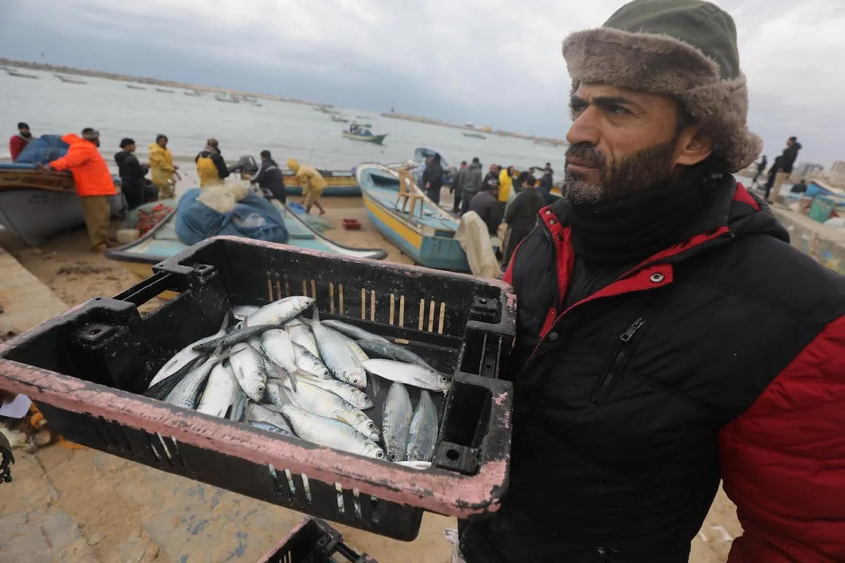 Pescadores palestinos em Gaza, 19 de fevereiro de 2021 [Mohammed Asad/Monitor do Oriente Médio]
