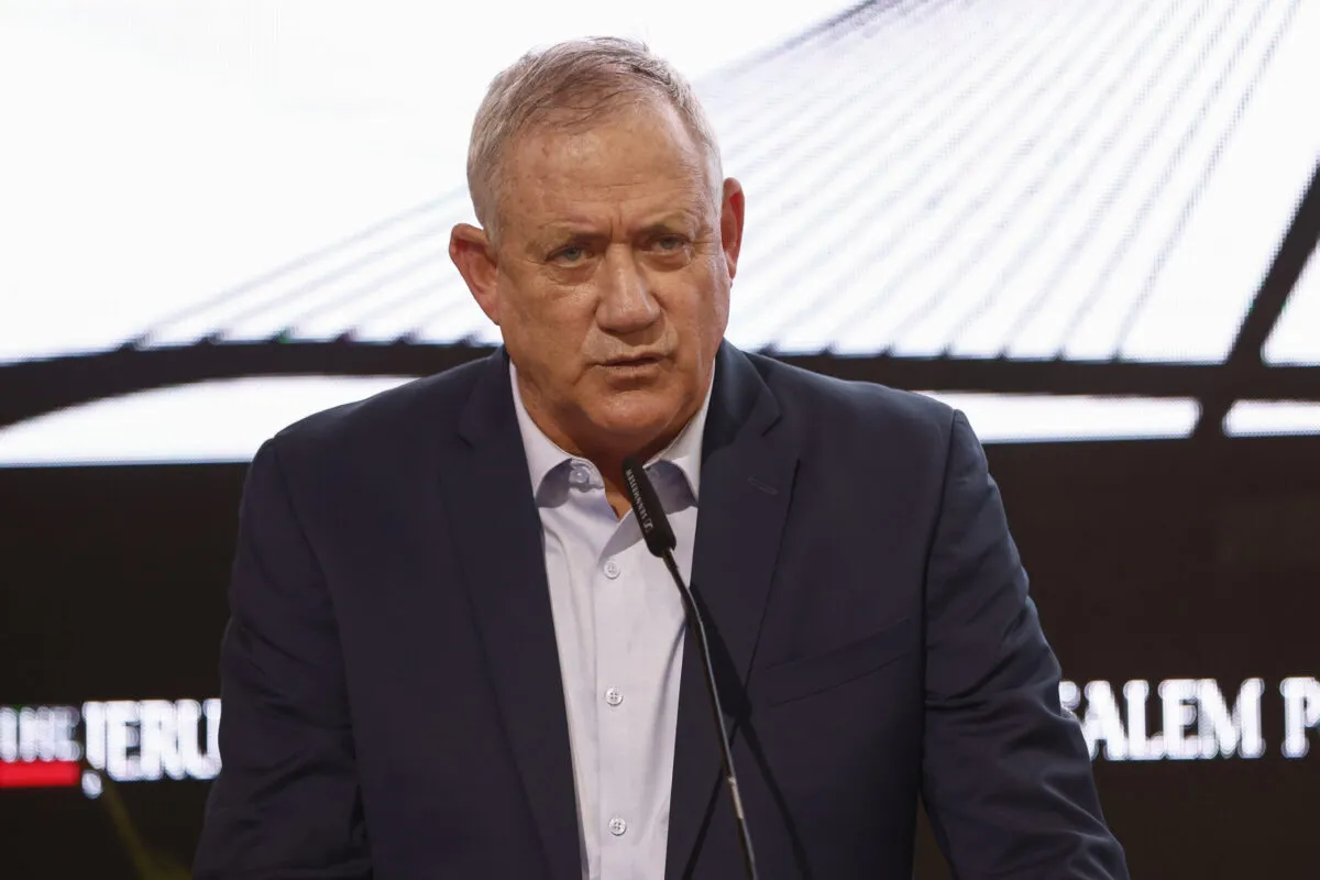 O ministro da Defesa israelense, Benny Gantz, em Jerusalém, 12 de outubro de 2021 [Kobi Wolf/Bloomberg/Getty Images]

