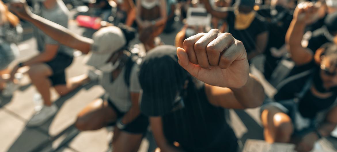 Marcha contra a discriminação racial na Carolina do Norte, EUA. [Clay Banks
/Unsplash]