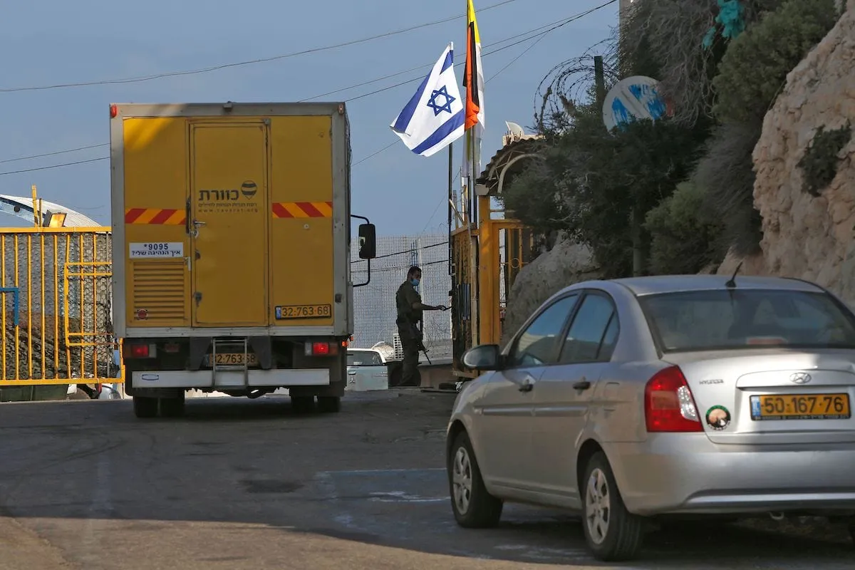 Soldado israelense na travessia de Rosh Hanikra (Ras Al Naqoura), na fronteira com o Líbano, em 12 de outubro de 2020 [Jalaa Marey/AFP via Getty Images]
