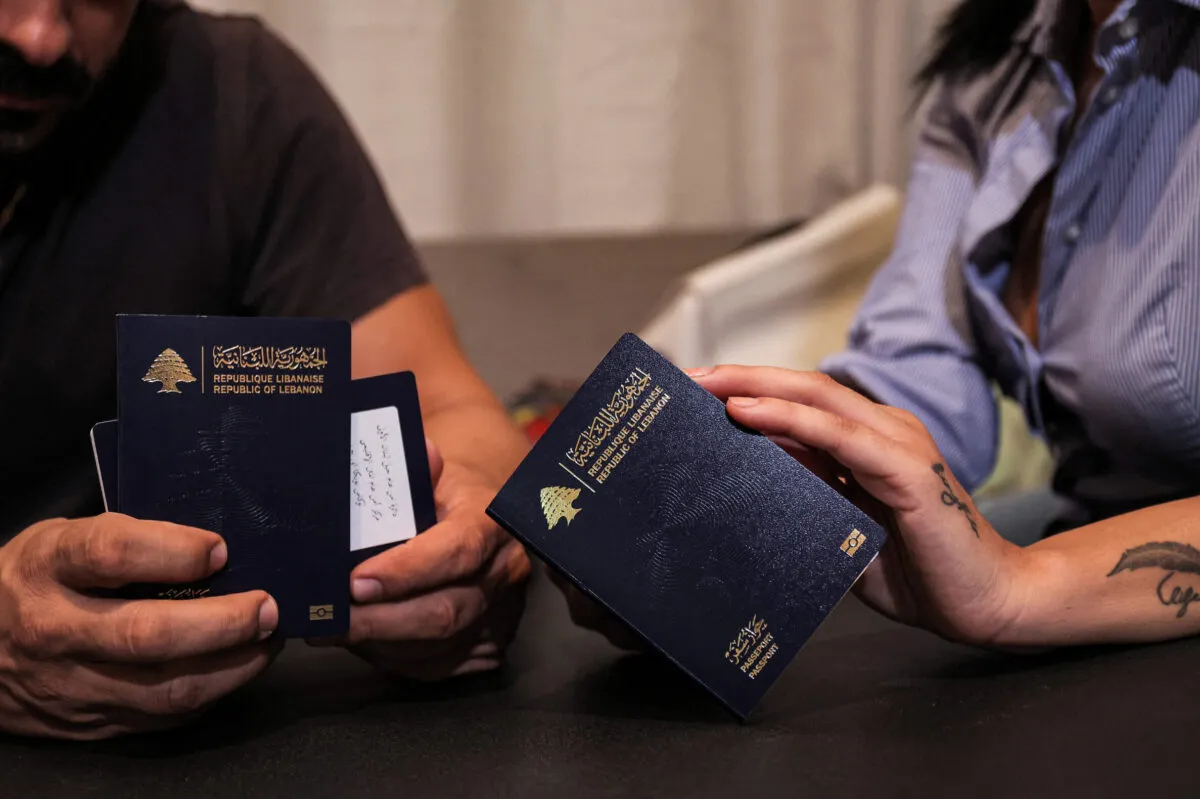 Passaportes libaneses, em 31 de agosto de 2021 [Anwer Amro/AFP via Getty Images]

