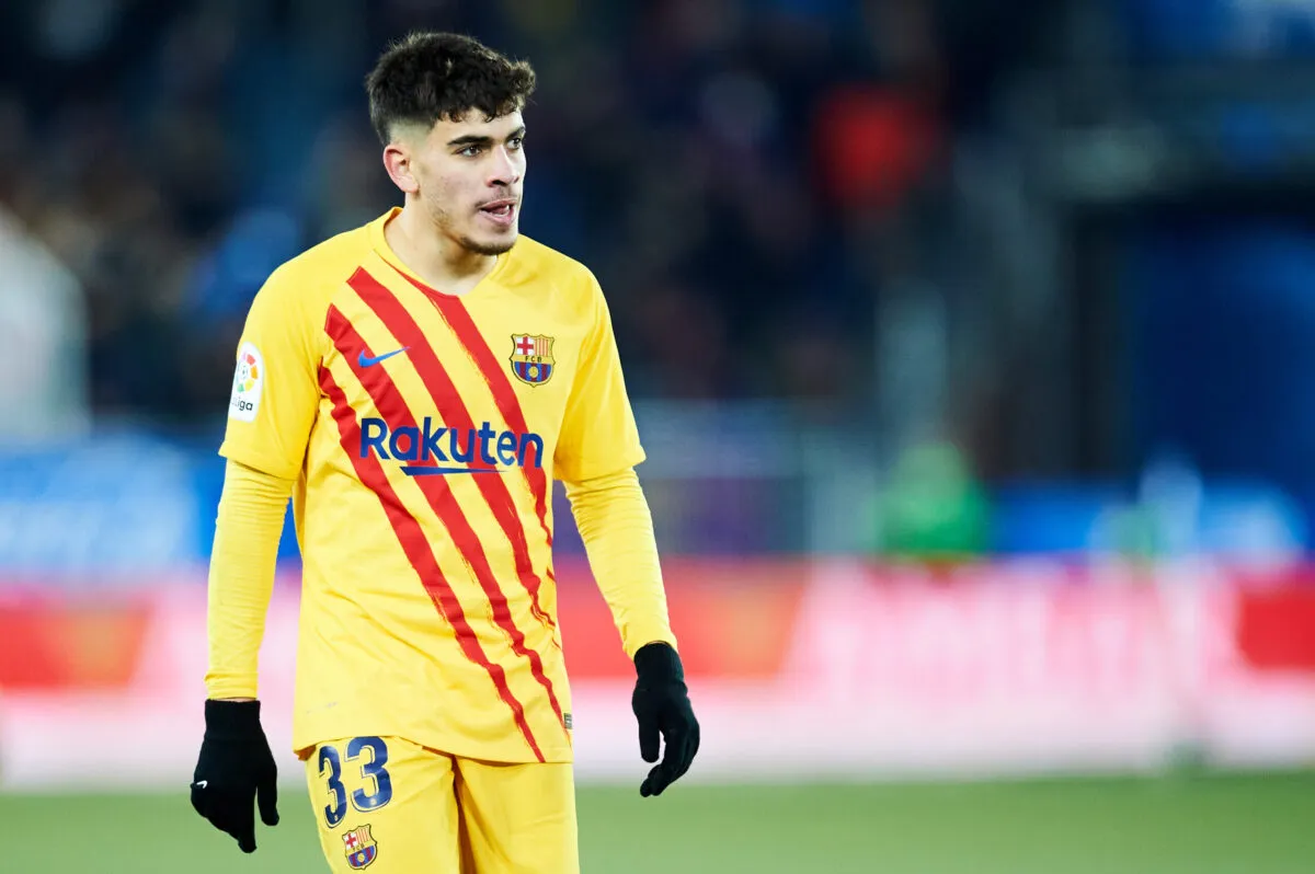 Abde Ezzalzouli, atleta do clube de futebol Barcelona, durante partida contra o Deportivo Alaves pela La Liga Santander, no Estádio de Mendizorroza, na Espanha, 23 de janeiro de 2022 [Juan Manuel Serrano Arce/Getty Images]
