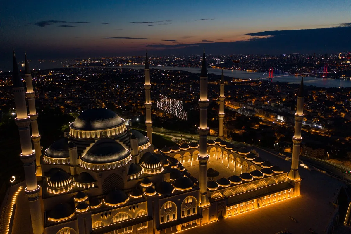 Grande Mesquita de Çamlica, em Istambul, Turquia, 24 de maio de 2020 [Burak Kara/Getty Images]
