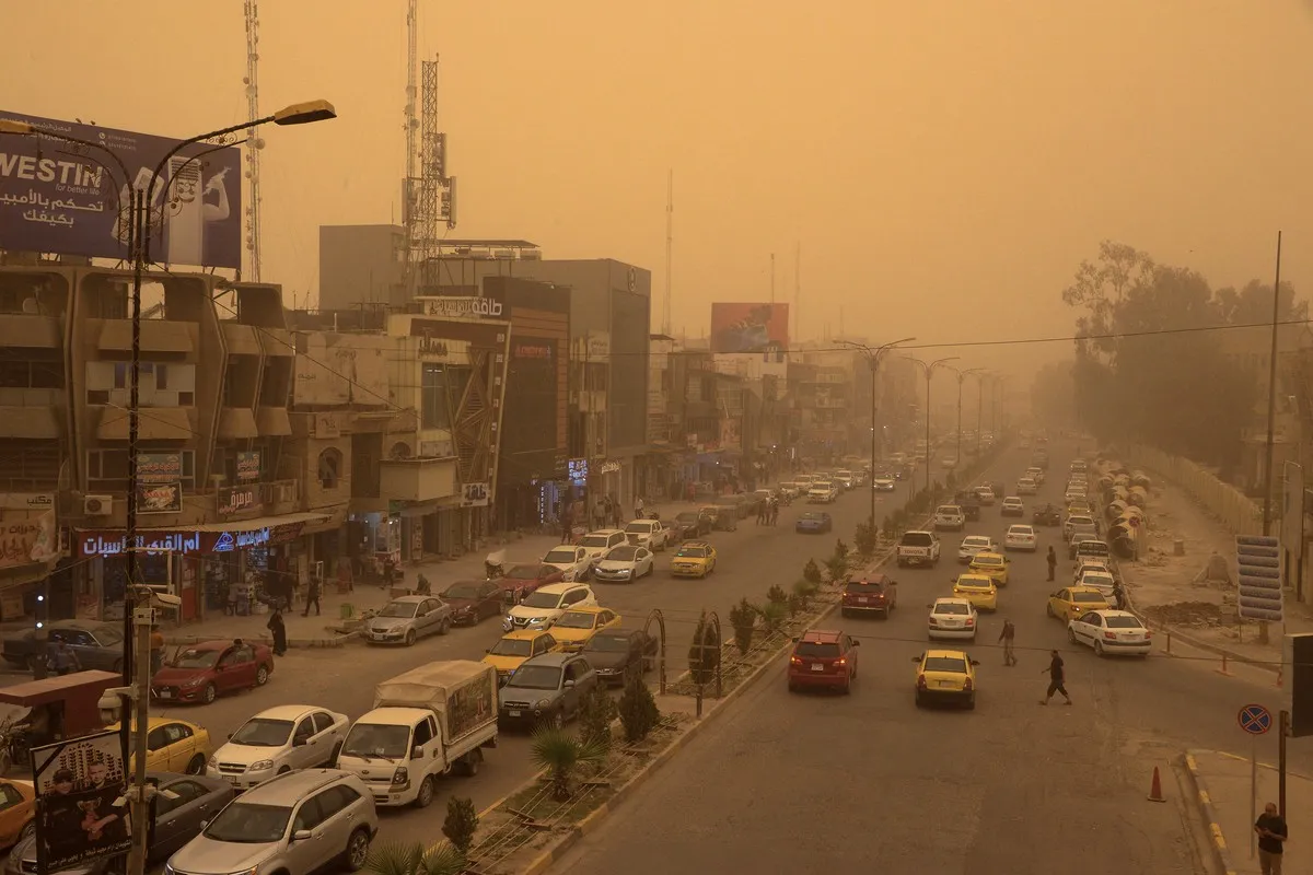 Tempestade de areia no Iraque, 7 de abril de 2022 [Zaid al-Obeidi/AFP/Getty Images]