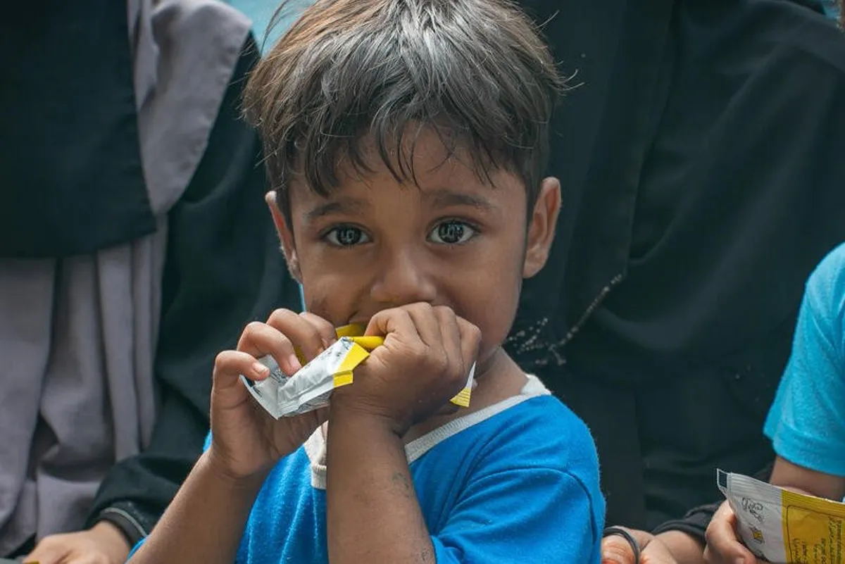 O programa de nutrição do PMA apoia mais de 880.000 crianças de 6 a 23 meses em todo o Iêmen [PAM Iêmen/Twitter]
